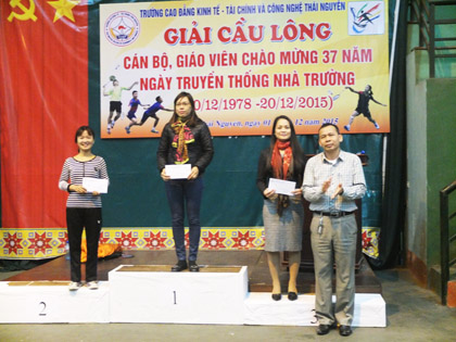 Bế mạc giải cầu lông chào mừng ngày thành lập trường 20-12 và ngày thành lập quân đội nhân dân Việt Nam 22-12